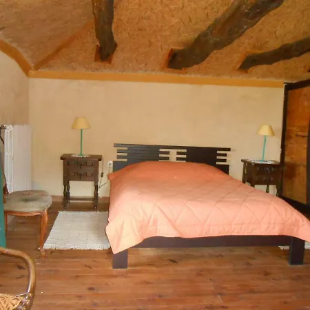 D'hotes Des Monts Bed and Breakfast